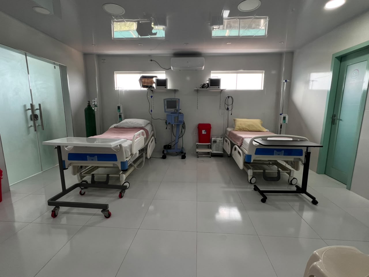 Cama de Terapia Intensiva equipada