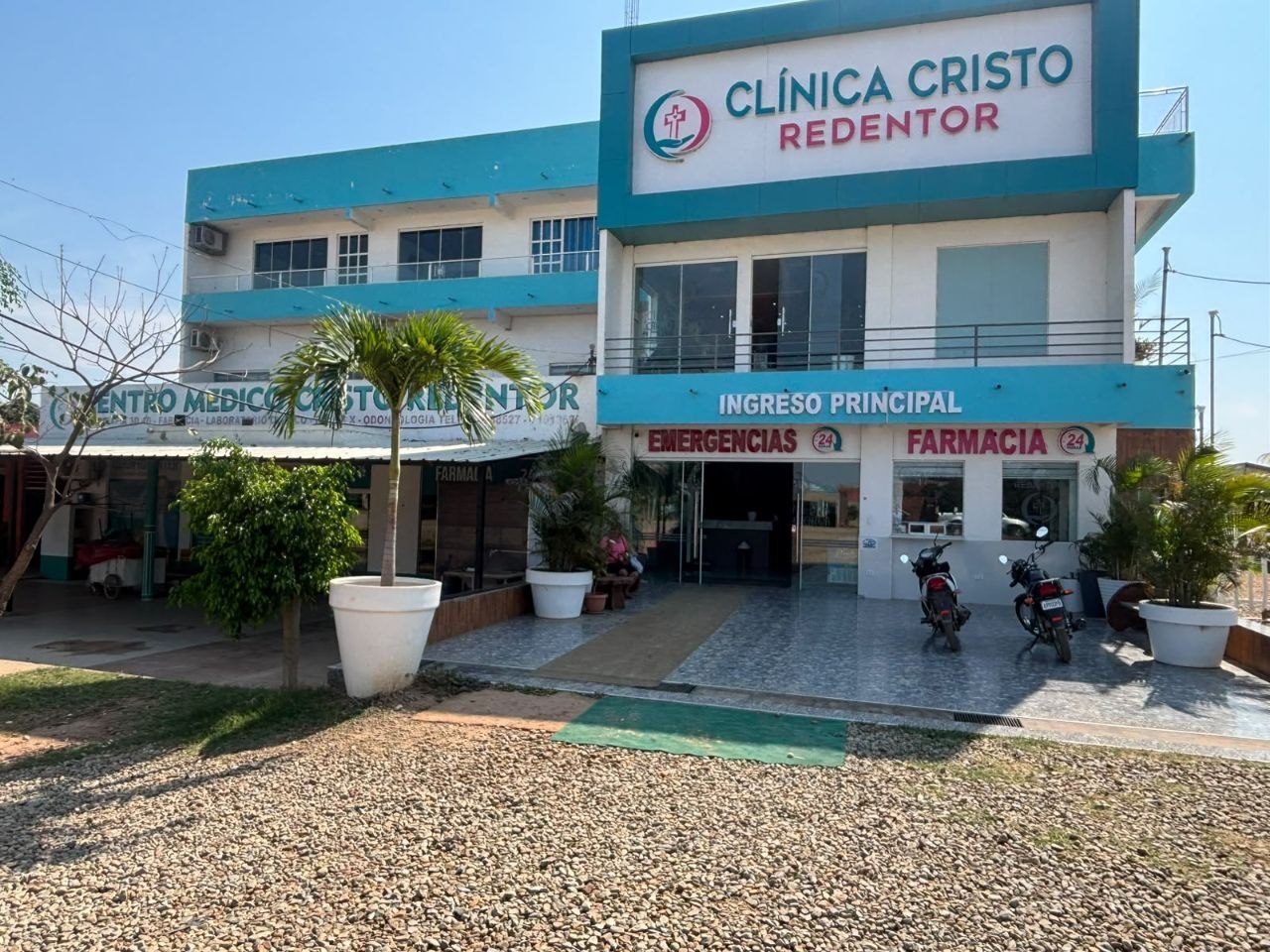 Fachada de la Clínica Cristo Redentor